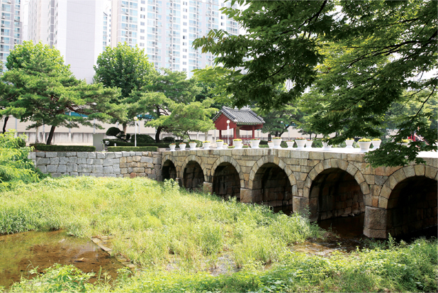 Manangyo Bridge over Sammakcheon Stream