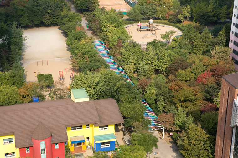 오색찬란한 하늘 아래 산책길_다니엘 뷔렝사진